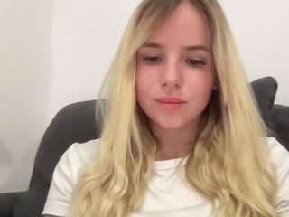 LindseyCandy nude on live sex chat