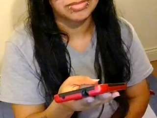 TShirt-Girl nude on live sex chat