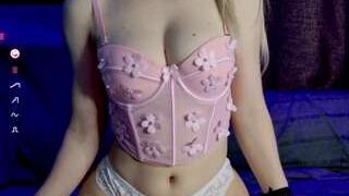 Avr0ria nude on live sex chat