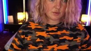 CremySweety nude on live sex chat