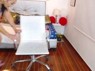 Diosa-divina nude on live sex chat