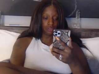 Naturelle nude on live sex chat