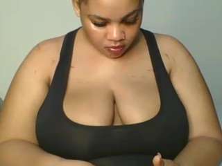 Africanqueeen nude on live sex chat