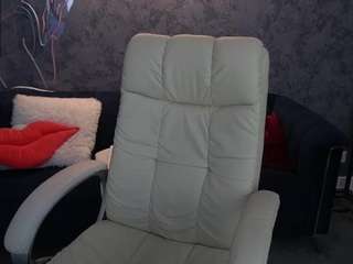EmilyFoxy nude on live sex chat