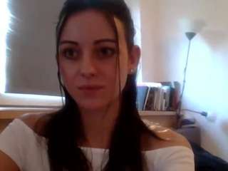 HoneyARI nude on live sex chat