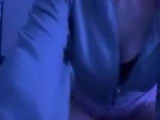 Ilookfamiliar nude on live sex chat