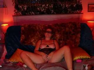 Mountainmilfkay nude on live sex chat