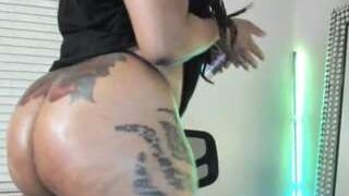 MSLOCSBABY nude on live sex chat