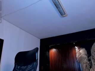 Nia Johnson nude on live sex chat
