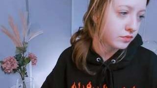 Poppy-mur18 nude on live sex chat