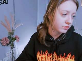 Poppy-mur18 nude on live sex chat