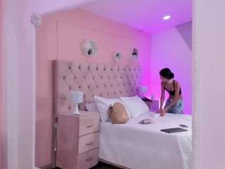 StelaBanks nude on live sex chat