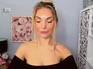 AulloraKiss nude on live sex chat