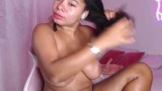 Esmeraldawow nude on live sex chat