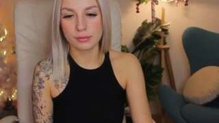 Crystal-Barbie nude on live sex chat