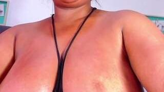 Malika nude on live sex chat