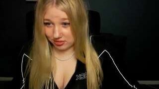 Merlin-gree nude on live sex chat