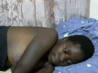 Queen-tasha nude on live sex chat