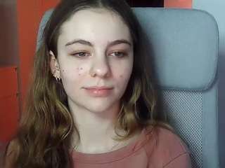 AriaWomen nude on live sex chat