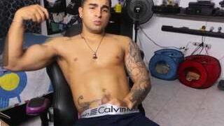 Davidstone28 nude on live sex chat
