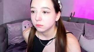 Lovely-Poppy nude on live sex chat