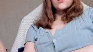 MollyHugs nude on live sex chat