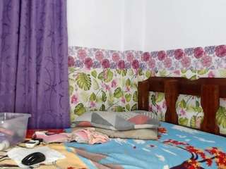 Skinnycanella18 nude on live sex chat