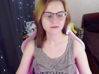 EvaMild nude on live sex chat