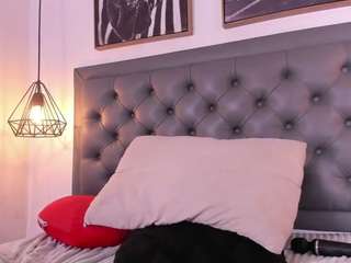 Leah-Davis nude on live sex chat