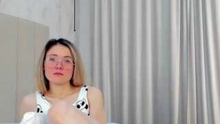 LynnaGoodrich nude on live sex chat