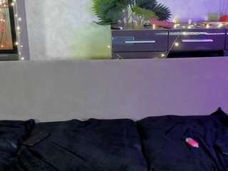 Moon-arii nude on live sex chat