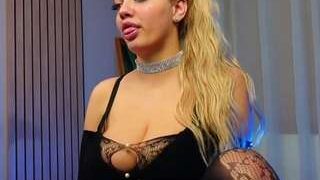 SabrinaJade nude on live sex chat