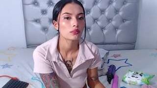 Skinny and Tight nude on live sex chat