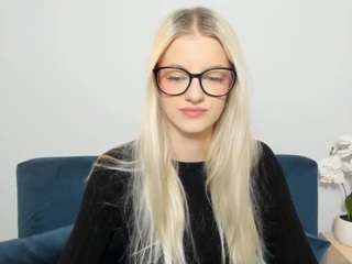 TracyDear nude on live sex chat