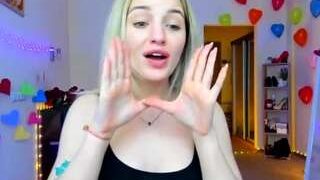 Venezzia nude on live sex chat
