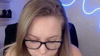Holly95love nude on live sex chat