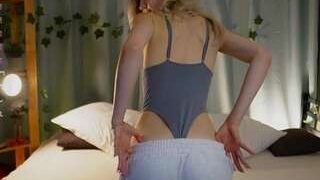 MonaGross nude on live sex chat