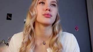 Sara nude on live sex chat