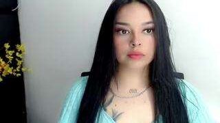 Carolaine-e nude on live sex chat