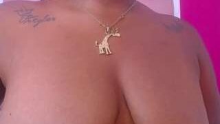 Juicy-melons nude on live sex chat