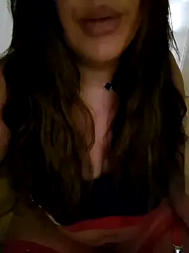 LaCoquineDeStrip naked strip on webcam for live sex chat