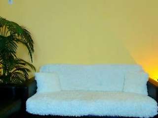 Queen Eva Maria nude on live sex chat