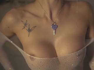 SeniseMorel nude on live sex chat