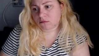 Candycream17 nude on live sex chat