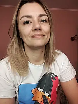 KrissSexi naked strip on webcam for live sex chat