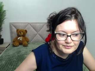 LolaHikls nude on live sex chat