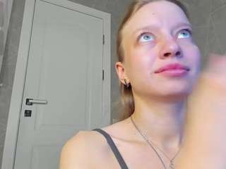 Michelle-Blond nude on live sex chat