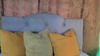 Sarita-play nude on live sex chat