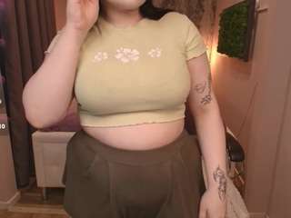 TinaWalked nude on live sex chat