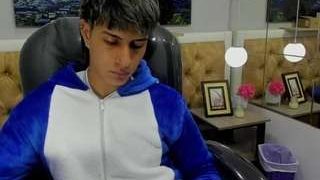 Brentt-18 nude on live sex chat